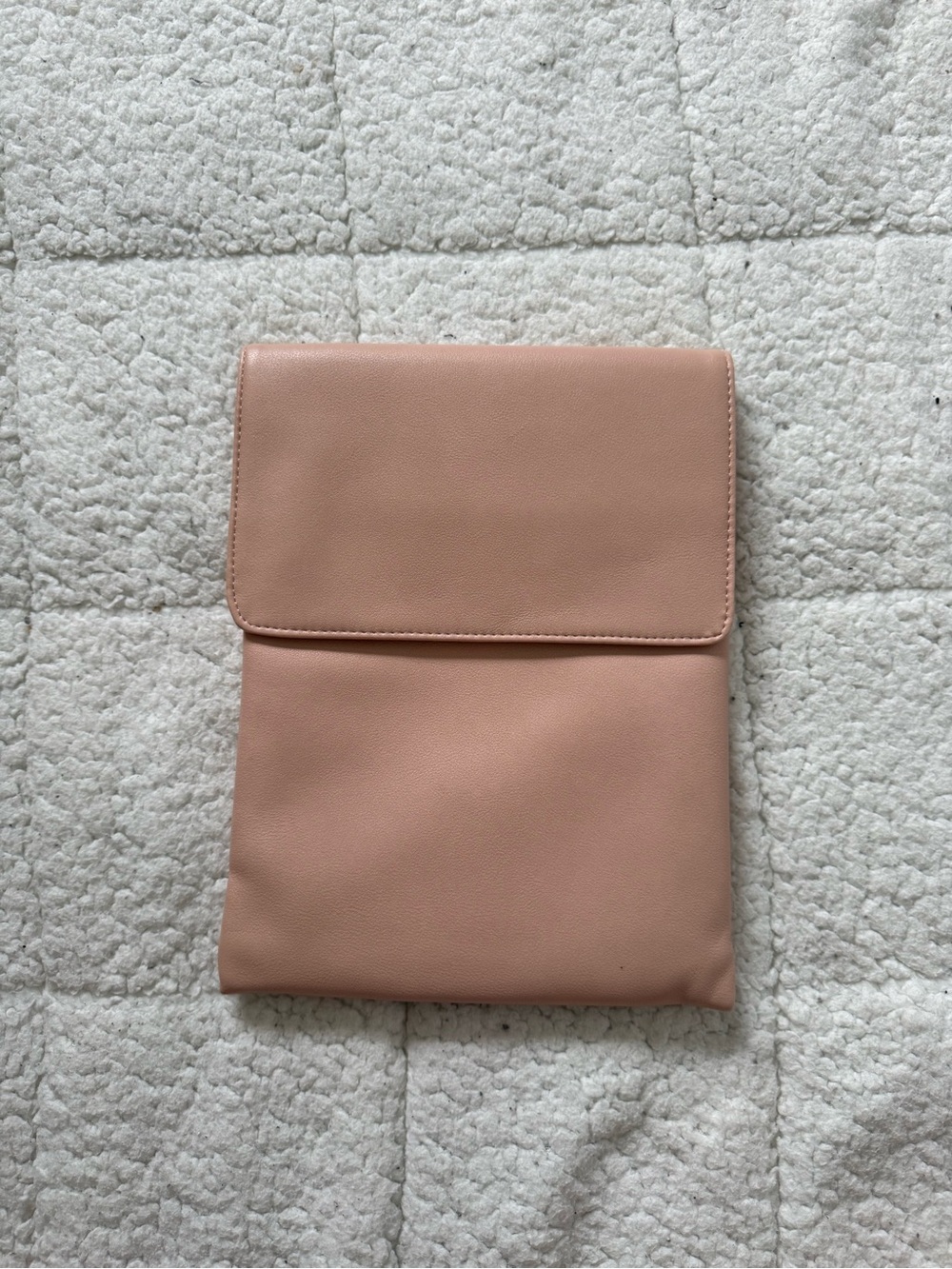 Chapters Blush Pink Leatherette Book & Document Sleeve (Includes Gold Pen) - Picture 3 of 6